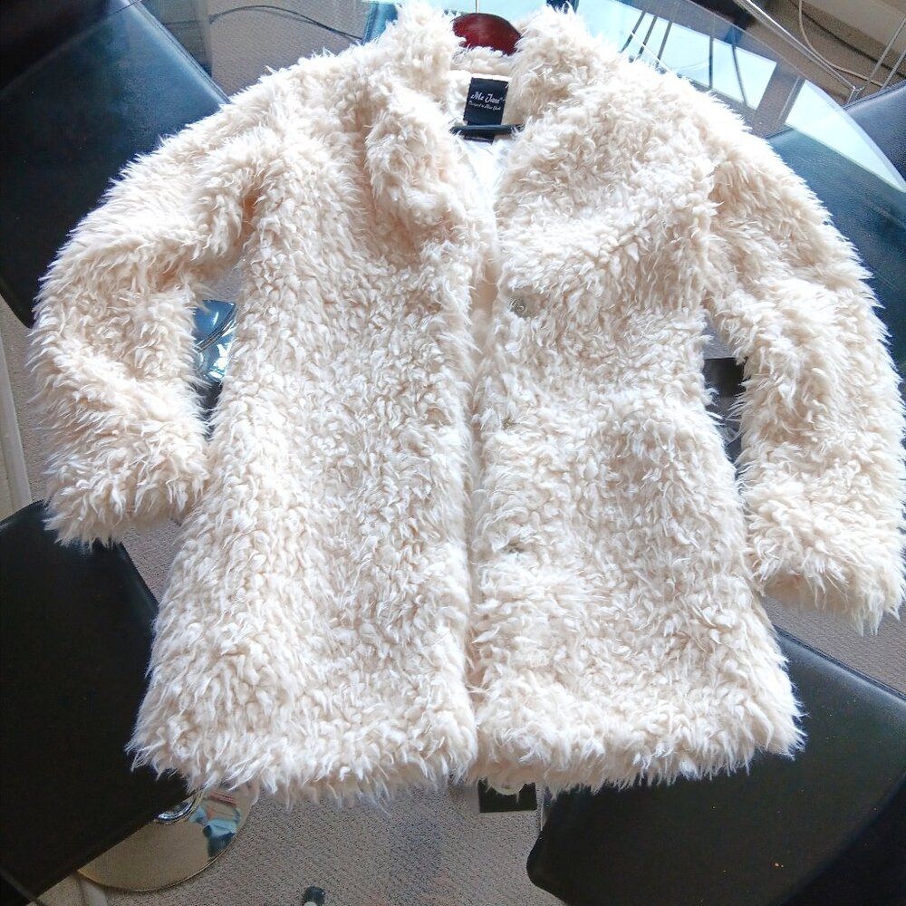 SOFT, Luxurious, and fluffy ivory faux fur jacket with satin lining and pockets